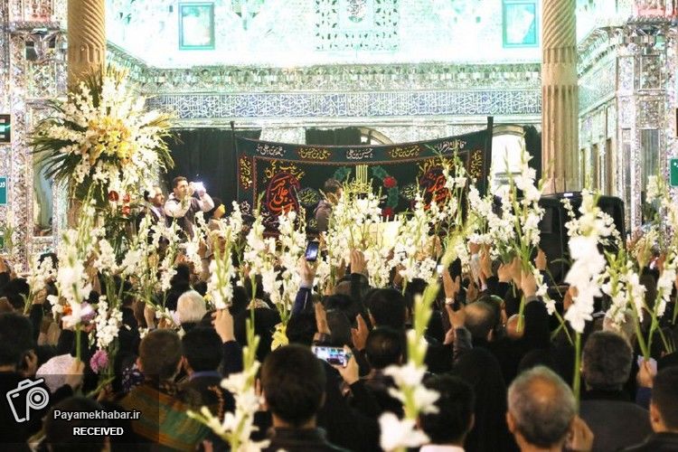 گزارش تصویری/ مراسم شب میلاد حضرت عبدالعظیم حسنی(ع) حضور مردم با شاخه های گل در حرم