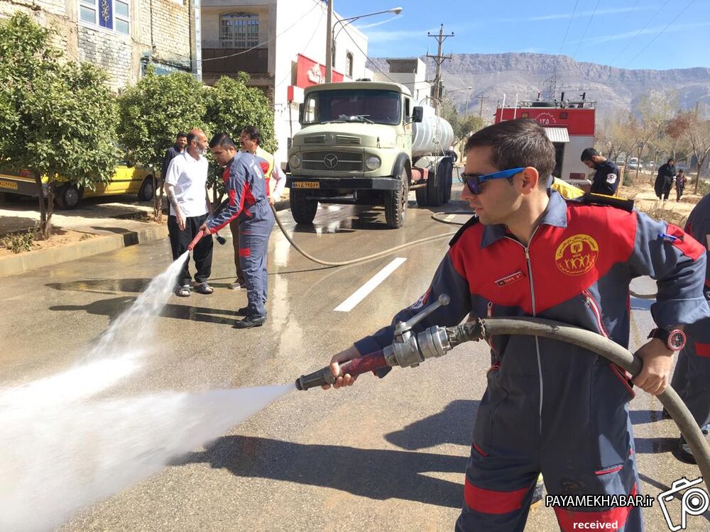 کامیون حمل آب و گازوییل در خیابان خبرنگار واژگون شد
