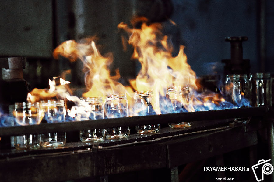 گزارش تصویری| کارگران کارخانه شیشه همدان