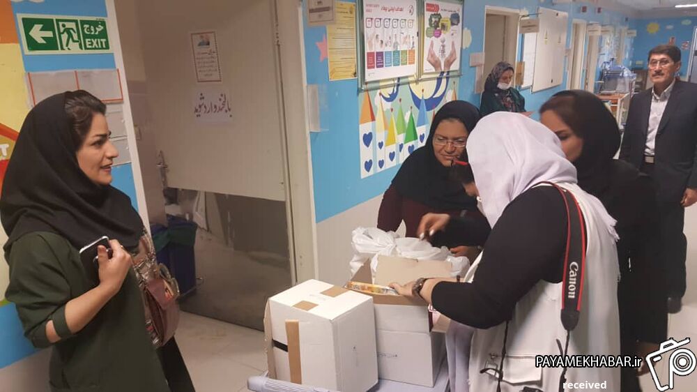 گزارش تصویری| توزیع افطاری در بیمارستان امیر شیراز