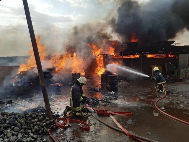 آتش در کارگاه ضایعات در بلوار نارنجستان مهار شد