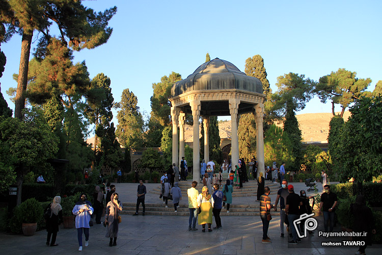 گزارش تصویری| افتتاح نمایشگاه «قرآن و حافظ» در حافظیه شیراز