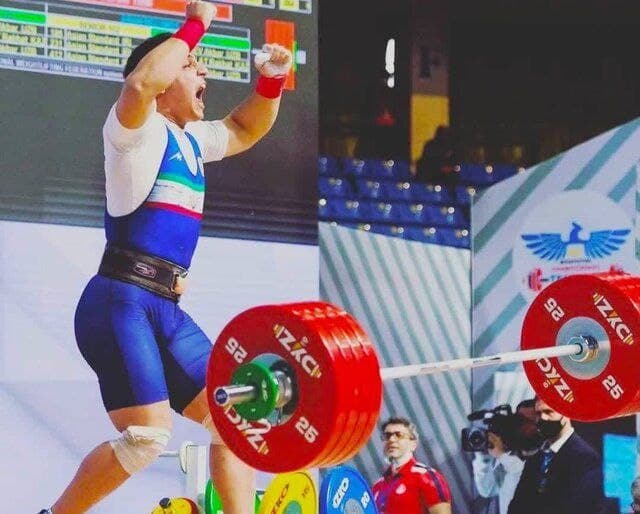 قهرمانی وزنه بردار فارس در مسابقات نوجوانان ایران