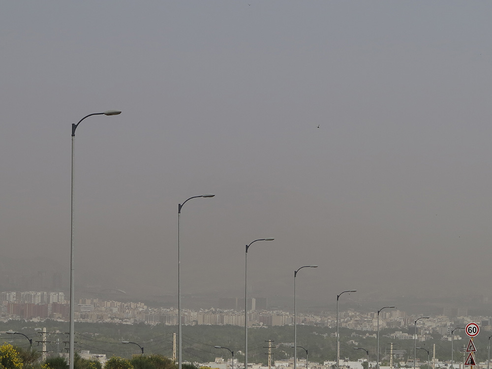 آلودگی هوای اراک ادارات را به تعطیلی کشاند 