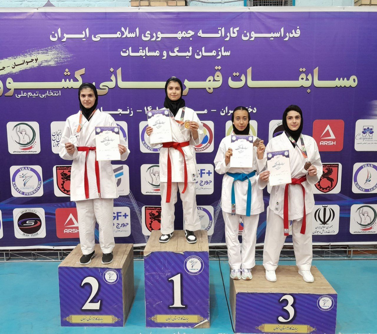 نشان برنز ورزشکاران فارس در مسابقات کاراته کشور
