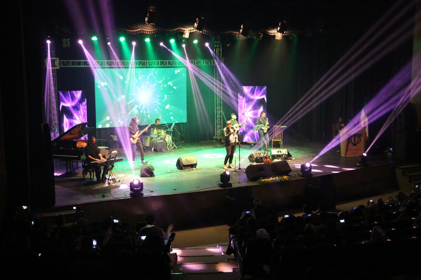 گروه پاپ «کهتر» چراغ هفدهمین جشنواره موسیقی فجر فارس را روشن کرد