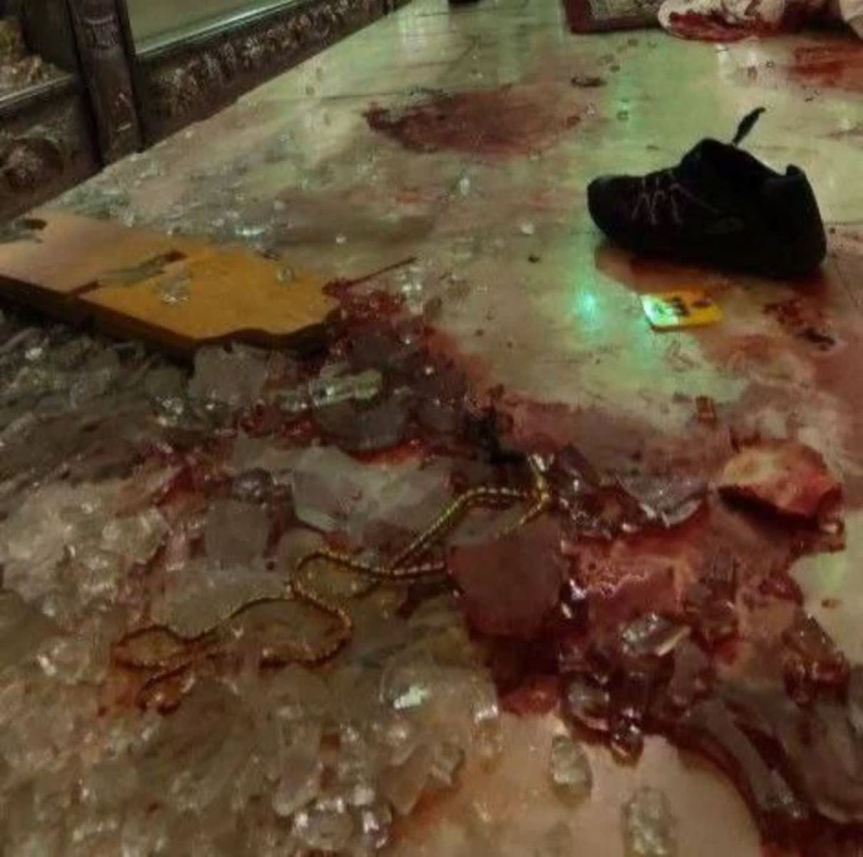 حمله تروریستی در حرم مطهر شاهچراغ(ع) با 15شهید و 19 مجروح+اسامی