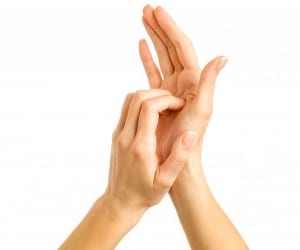 حساسیت به مواد شیمیایی در خارش کف دست ها نقش دارد