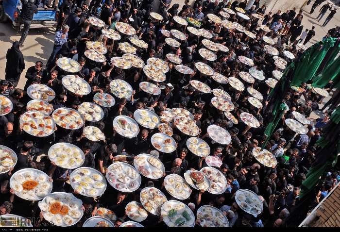 آئین های محلی - عزاداری امام حسین (ع) - پخت نذری در روستای باغملک اصفهان