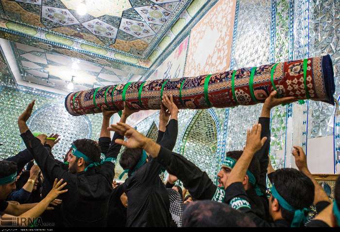آئین های محلی - عزاداری امام حسین (ع) - قالی شویان در مشهد اردهال کاشان