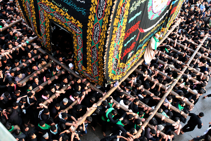 آئین های محلی - عزاداری امام حسین (ع) - نخل گردانی در یزد