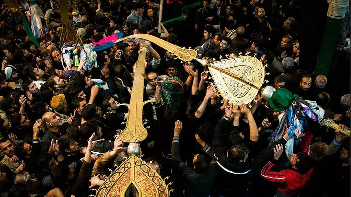 آئین های محلی - عزاداری امام حسین (ع) - طوق‌ بندان در شاهرود