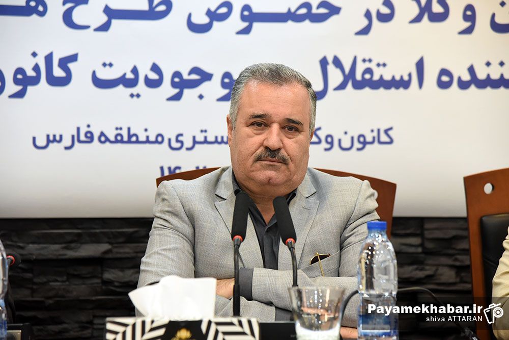 انتقاد رئیس کانون وکلای فارس از افزایش بی‌رویه پذیرش وکلا