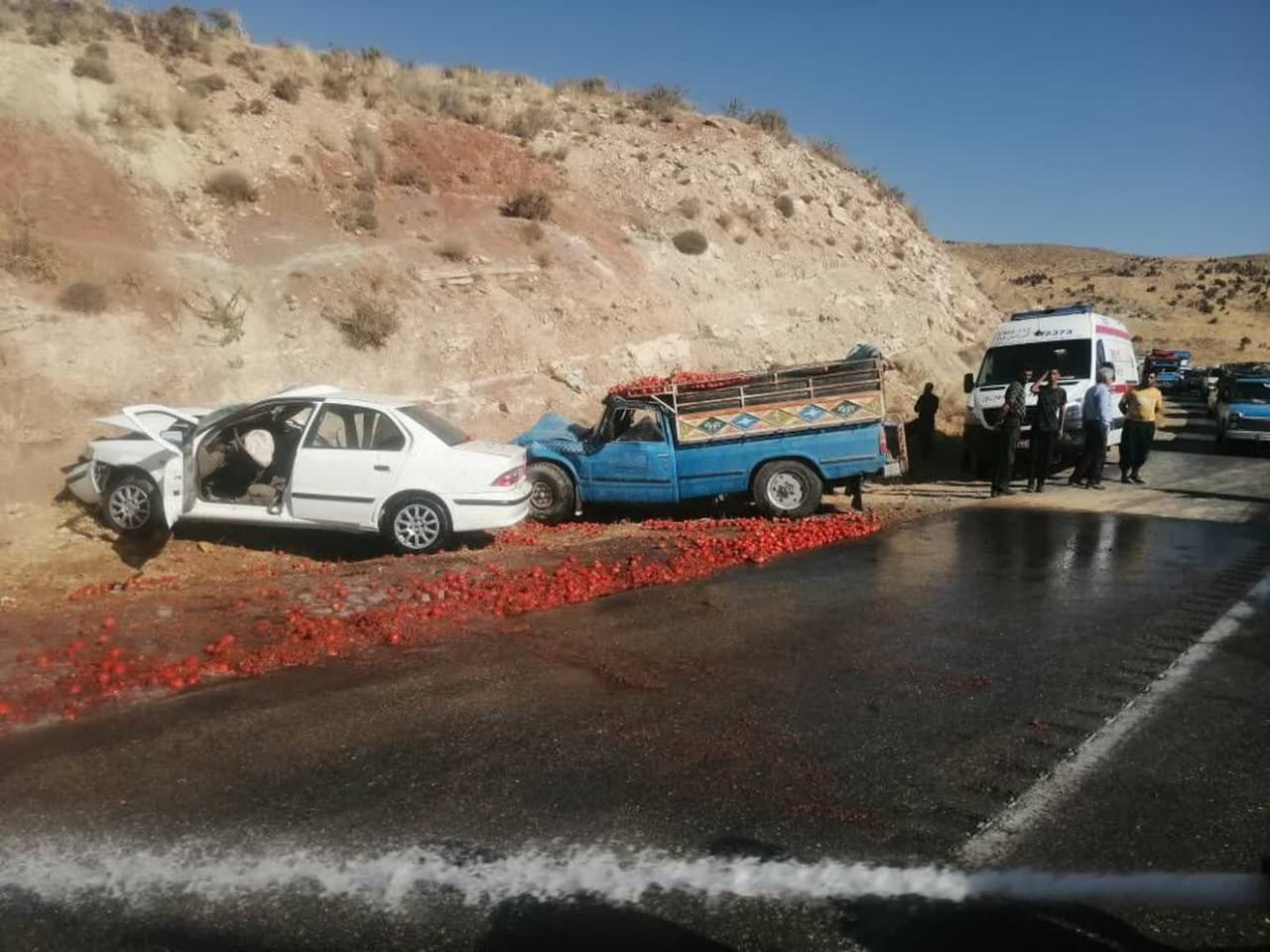  یک کشته و 4 مصدوم بر اثر برخورد سمند با وانت نیسان در جاده سیاخ دارنگون
