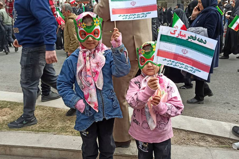 کودکان در راهپیمایی 22 بهمن