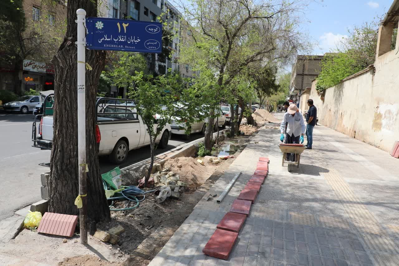پیشرفت 95 درصدی عملیات پیاده‌روسازی و مناسب‌سازی خیابان حافظ