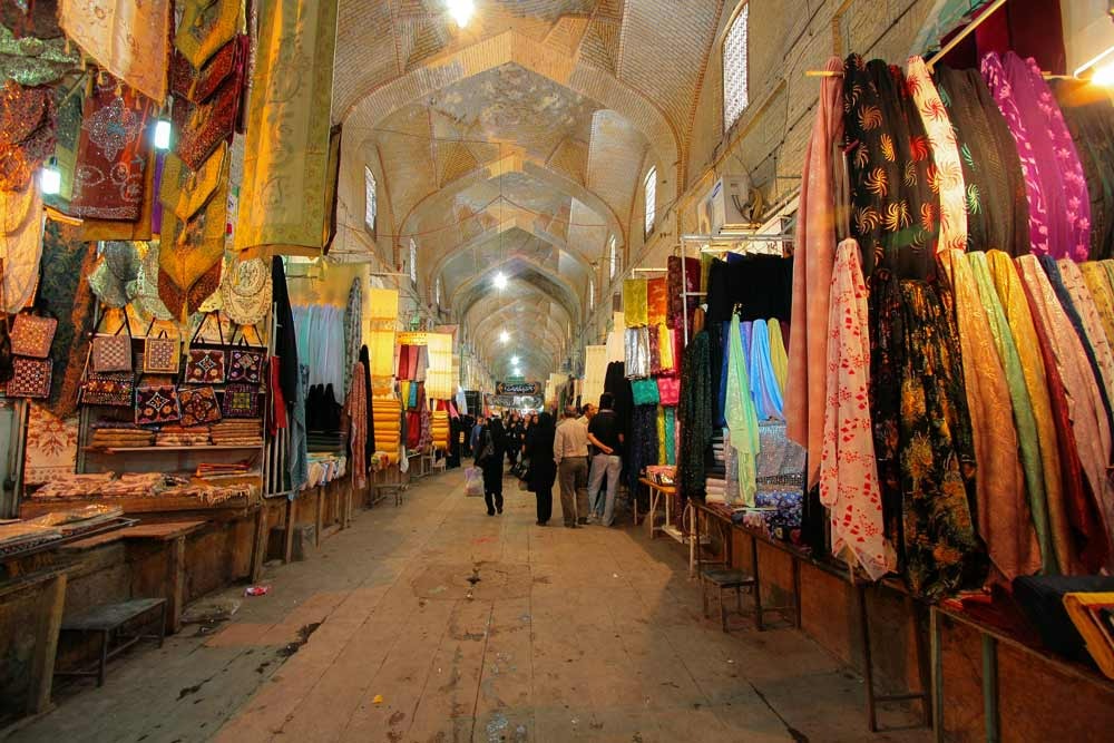 روند مرمت و بهسازی سقف بازار وکیل با سرعت بیشتری ادامه یابد                                                                                                                  