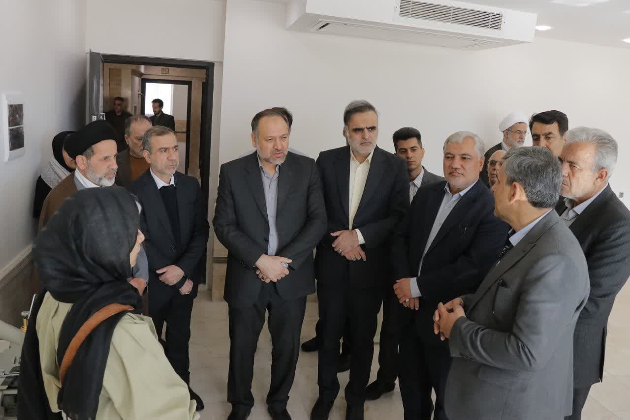 بهره برداری از کارگاه های اشتغال زنان سرپرست خانواده کمیته امداد امام خمینی در شیراز