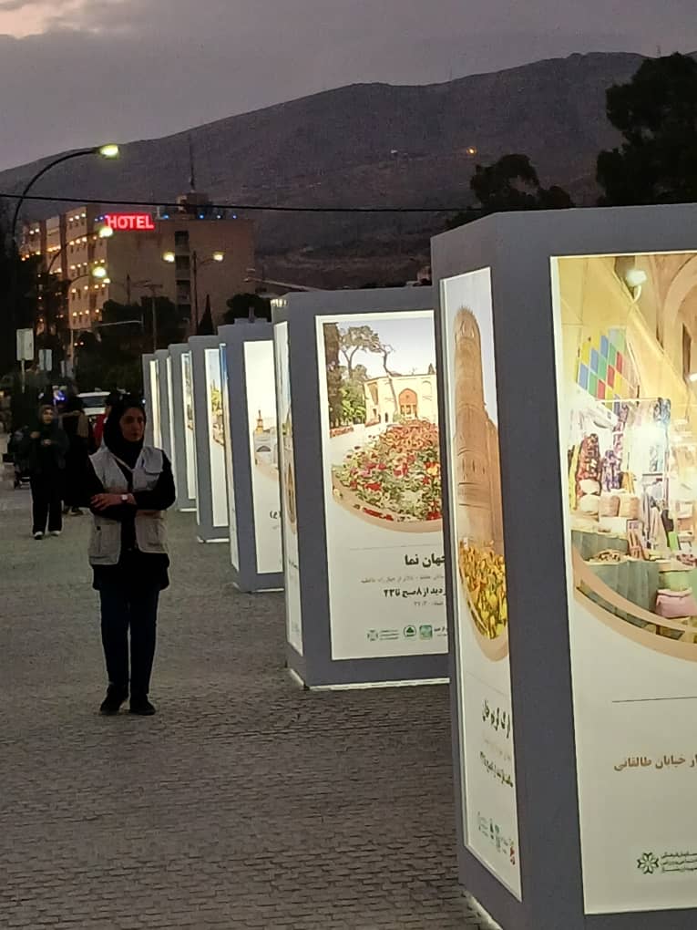 گالری شهری، در گذر حافظیه