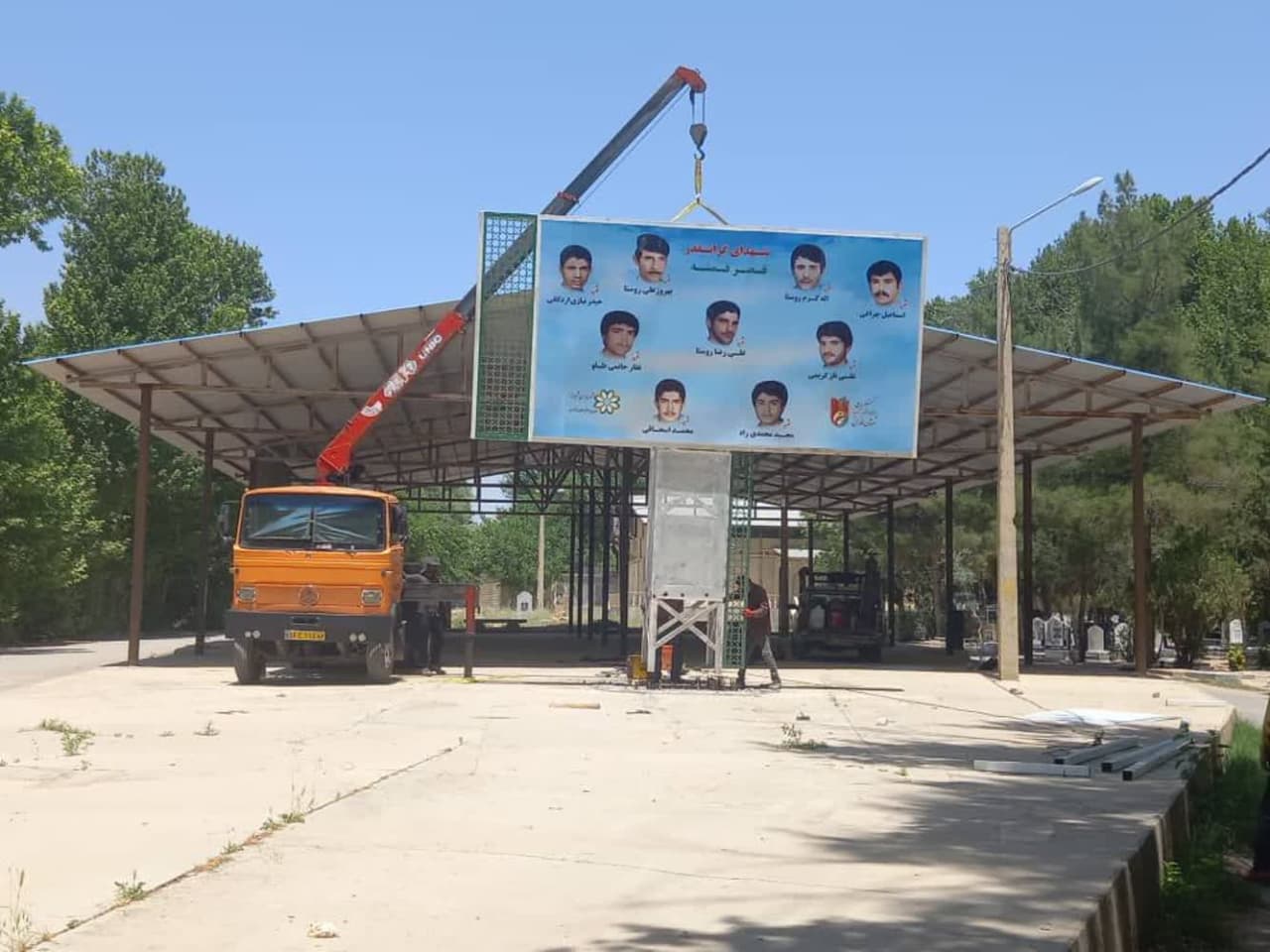 یادمان ایثار؛ نصب تابلوهای تجمیعی شهدا در محلات شیراز
