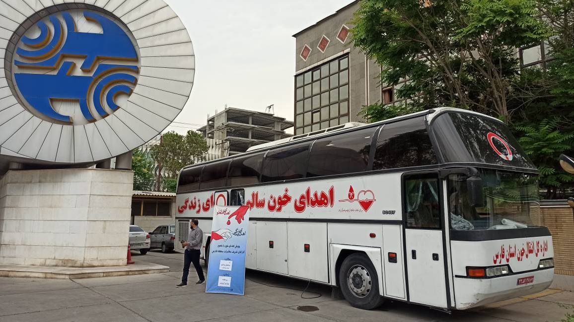 کارکنان مخابرات منطقه فارس با اهدای خون پیام انسان دوستی و مسئولیت اجتماعی را مخابره کردند