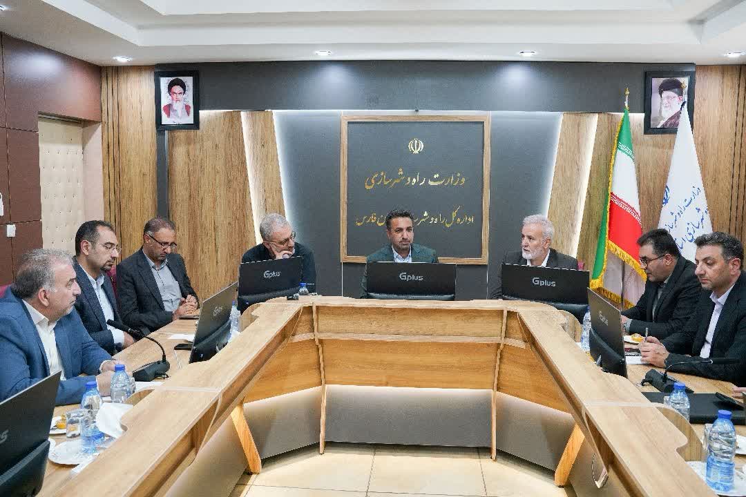 تاکید بر افزایش تعامل برای حل چالش‌های شهری و شهروندان، در نشست مشترک شهرداری شیراز و راه و شهرسازی فارس