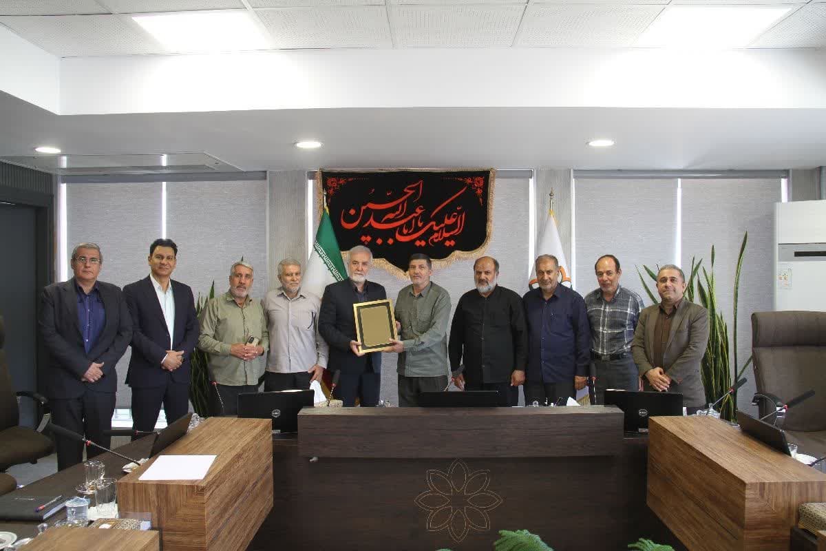 تجلیل یادگاران دفاع مقدس و معتمدین محلی از شهردار شیراز به پاس خدمات شهری