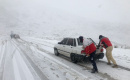 امدادرسانی به ۶۸ مسافر برف گیر در محورهای مواصلاتی سپیدان