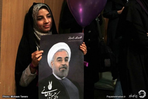 گزارش تصویری/ تجمع زنان هوادار روحانی در شیراز