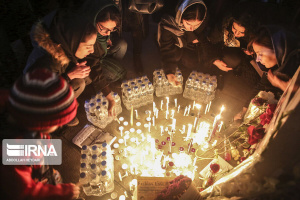 برافروختن شمع در شیراز به یاد جانباختگان سقوط هواپیمای اوکراینی
