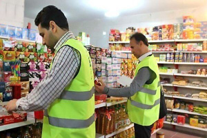 تشدید نظارت بر رعایت شیوه نامه های بهداشتی در مراکز تهیه و توزیع مواد غذایی در شیراز
