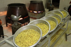 طبخ و توزیع ۳۰ هزار پرس غذا به شکرانه عید غدیر در  سطح شهرستان‌های فارس