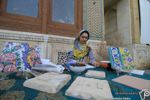 استقبال مسافران نوروزی از طرح کارگاه گردی صنایع‌دستی در فارس