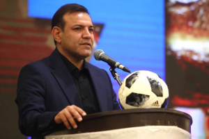 عزیزی خادم از فدراسیون فوتبال شکایت کرد