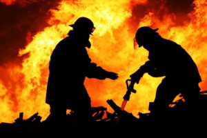 آتش سوزی در مجتمع تجاری زیتون/ سرعت عمل آتش نشانان از بروز خسارت جلوگیری کرد
