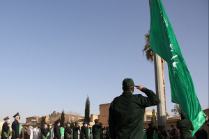 برافراشتن پرچم ابا عبدالله الحسین (ع)در بین الحرمین شیراز