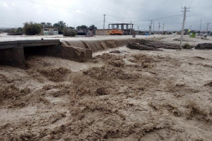 مدیریت بحران سیل و بارندگی در فارس/تمامی مسیر ها باز هستند