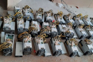 کشف ۱۳ دستگاه استخراج ارز دیجیتال از منزل مسکونی در اراک