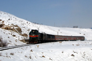 توقف قطار تهران-شیراز به دلیل بارش برف و کولاک