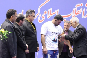 قهرمانی ورزشکار فارس در رقابت های کشتی پهلوانی ایران