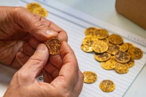کشف سکه های طلای دوران بیزانسی در شمال فلسطین اشغالی