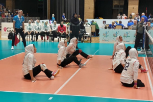 شکست بانوان ایران در والیبال نشسته جهانی/مردان با برد آغاز کردند