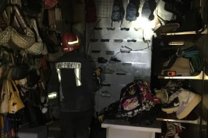 مهار آتش سوزی در مغازه کیف و کفش