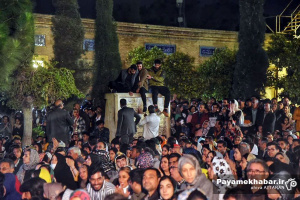 گزارش تصویری| بی احترامی به آرامگاه حافظ شیرازی در شب سال تحویل