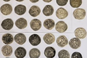 50 سکه باستانی از طرفین یک پرونده حقوقی در شهرستان ممسنی کشف شد