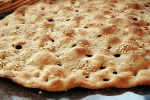 توزیع ۱۱۰ هزار قرص نان صلواتی در ۳۰ نقطه شیراز به مناسبت عید غدیر؛ استقرار نانوایی سیار در موکب میدان معلم
