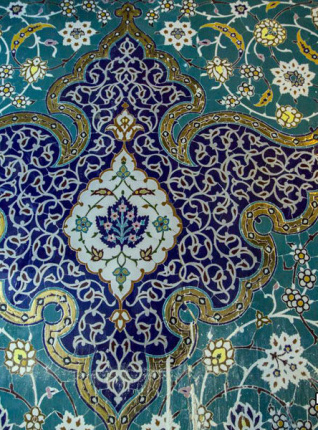 نمایشگاه عکس و نشست تخصصی «کاشی هفترنگ شیراز در دوره گذار» در مدیریت اسناد و کتابخانه ملی منطقه جنوب برپا شد
