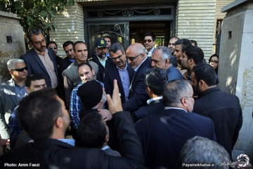 تجمع مردم شیراز برای «پارازیت»