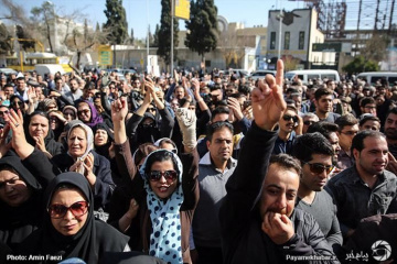 تجمع مردم شیراز برای «پارازیت»