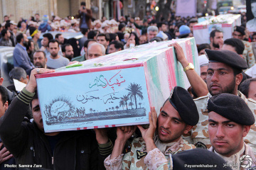 تشییع پیکر ۱۰ شهید دفاع مقدس در شیراز